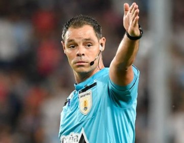 Apertura: designados jueces de la décima fecha; volvió el VAR del clásico tras suspensión