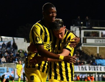 Peñarol disfruta de un fin de semana redondo y se ilusiona con la Copa