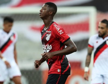 Bombaso de último momento: Nuevo Delantero de Peñarol: Matheus Babi