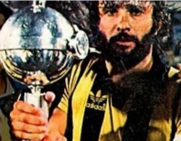Exjugadores y presidentes de Peñarol le brindaron su apoyo al Indio Olivera, quien se encuentra internado en el CTI