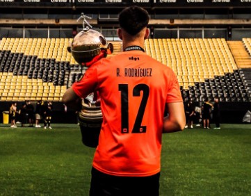 Randall Rodríguez se despide de Peñarol tras siete años en el club