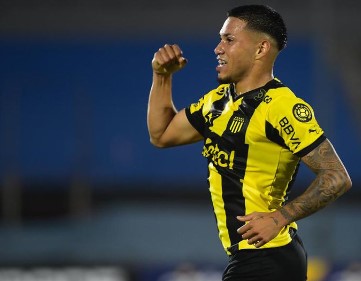 Peñarol concretó la venta del volante Rodrigo Saravia con destino al fútbol europeo