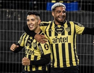 A paso firme: Peñarol venció 1-0 a Wanderers y sigue su marcha rumbo al título