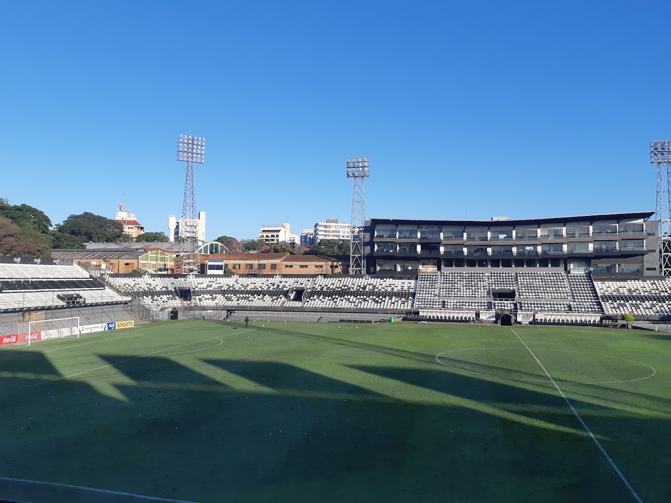 Estadio ueno Osvaldo Domínguez Dibb